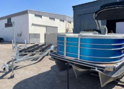22ft Pontoon Boat in Abu Dhabi Blue Colour