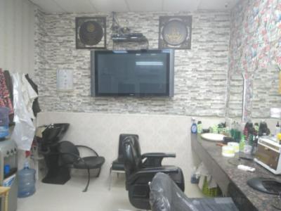 RUNNING MEN SALON FOR SALE Just in 30,000 AED