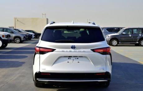 2024 TOYOTA SIENNA LIMITED 2.5L D-AWD-7-SEATER E-CVT