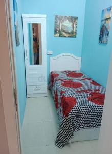 Single partition room available now in al barsha1