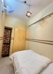 Spacious Room for executive solo/couple 2 min Baniyas Metro
