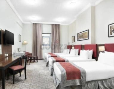 LUXURY BED SPACE‼️@NEXT TO UNION in Master Room Rigga